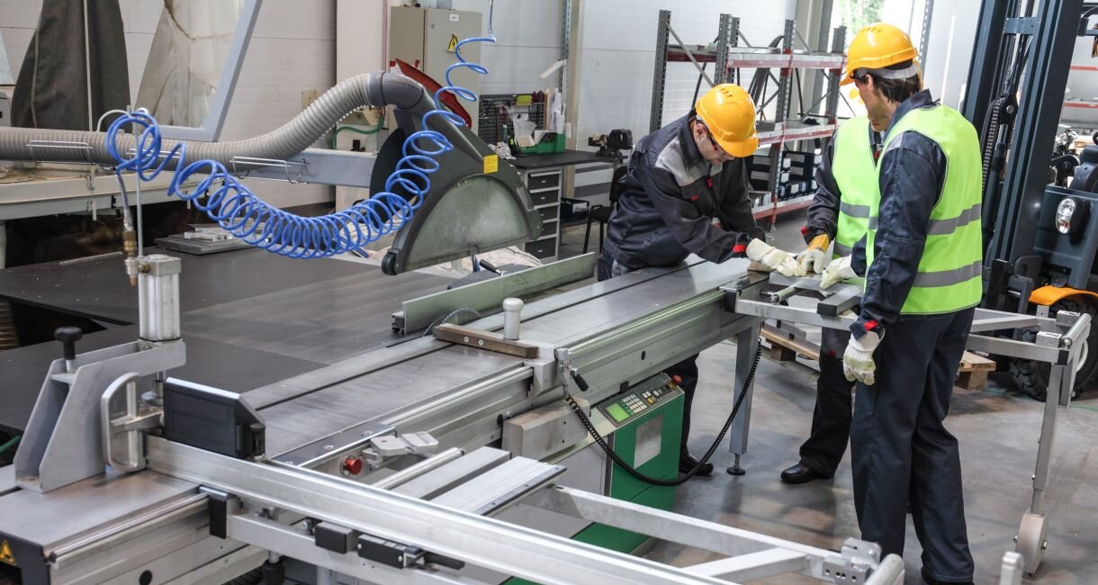 Diversification vs. Specialization: How Buyers Price Machine Shops